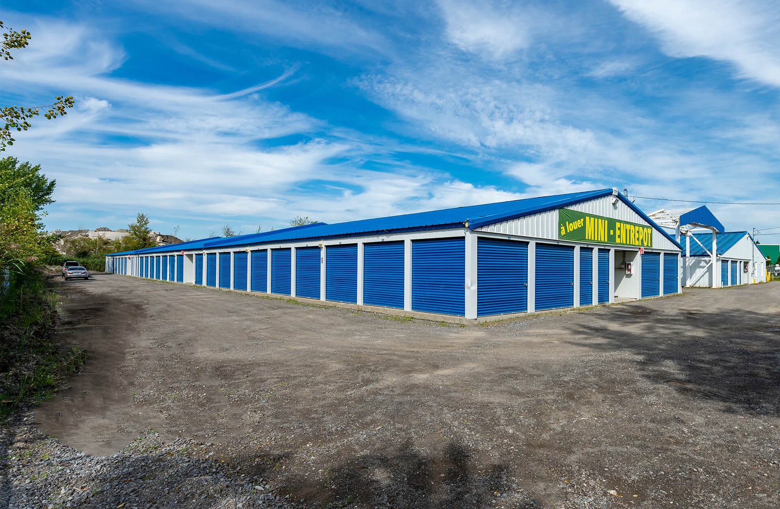 Rent Vaudreuil-Dorion storage units at 3550 Boul de la Cite des Jeunes. We offer a wide-range of affordable self storage units and your first 4 weeks are free!