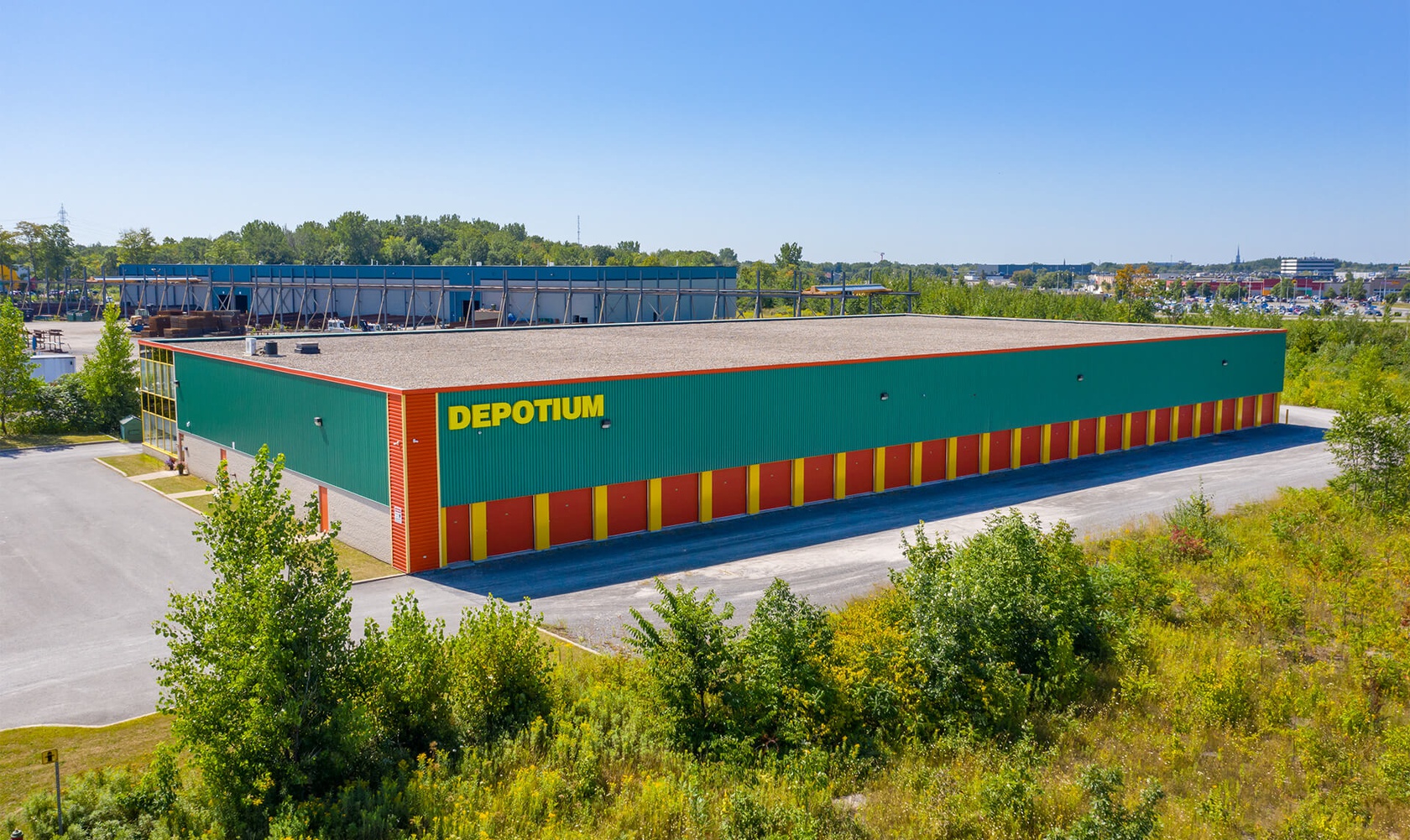 Rent Joliette storage units at 200 Rue des Entreprises. We offer a wide-range of affordable self storage units and your first 4 weeks are free!