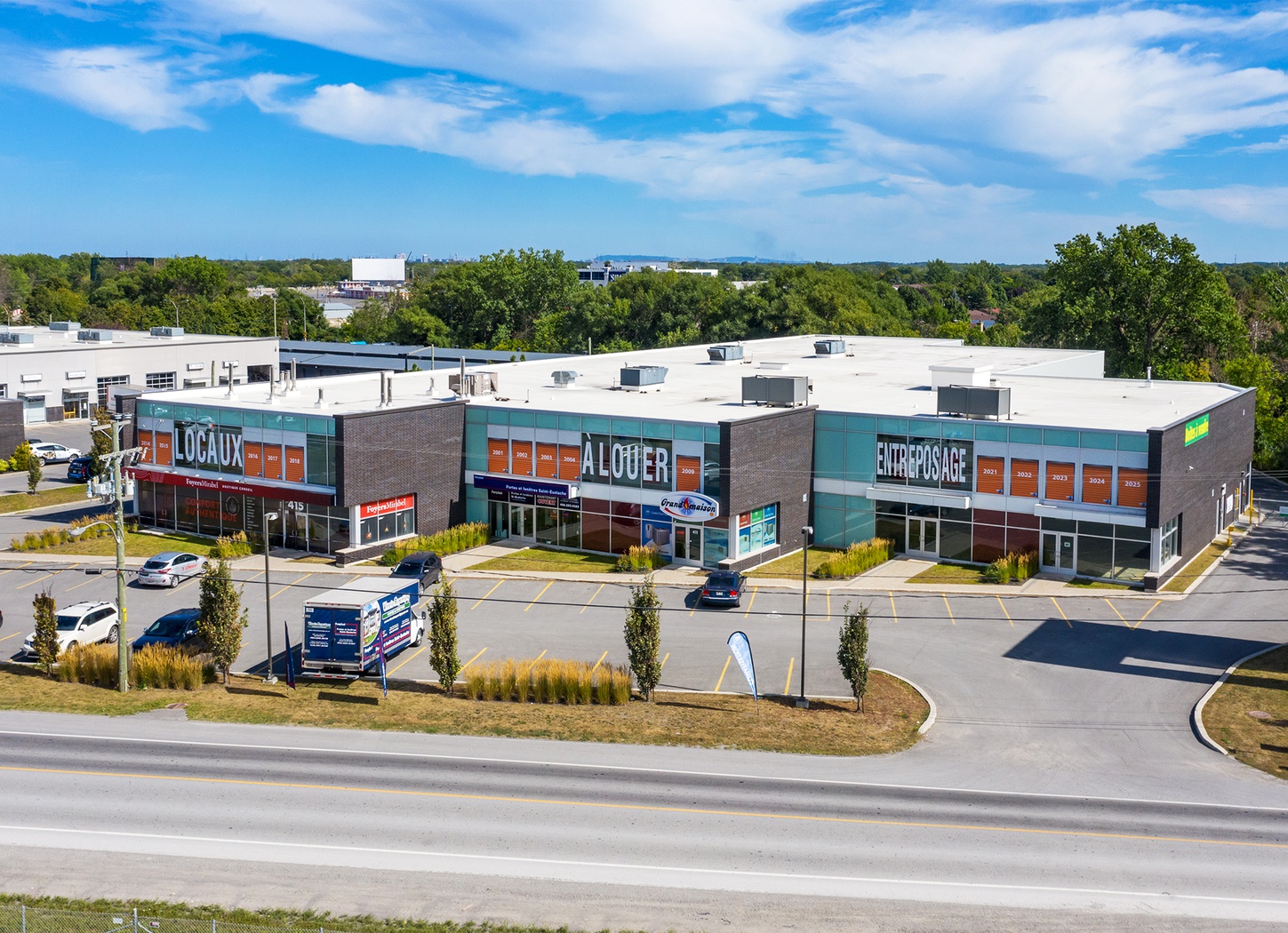 Rent Saint-Eustache storage units at 405 Avenue Mathers. We offer a wide-range of affordable self storage units and your first 4 weeks are free!