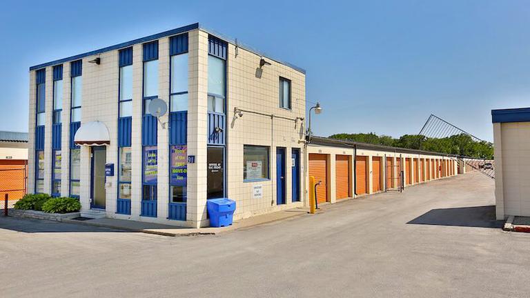 Rent Barrie storage units at 91 Anne Street South. We offer a wide-range of affordable self storage units and your first 4 weeks are free!