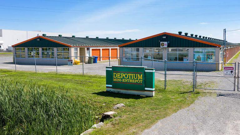 Depotium Mini-Entrepôt – Vaudreuil-Dorion, située au 2150, rue Chicoine, a la solution d'entreposage qu'il vous faut. Réservez dès aujourd’hui!
