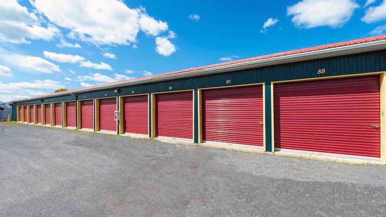 Rent Vaudreuil-Dorion storage units at 2871 Rue du Meunier. We offer a wide-range of affordable self storage units and your first 4 weeks are free!