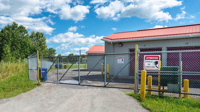 Rent Vaudreuil-Dorion storage units at 2871 Rue du Meunier. We offer a wide-range of affordable self storage units and your first 4 weeks are free!