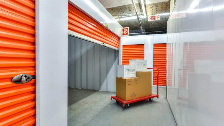 Rent Montreal storage units at 3555 Boulevard Crémazie Est. We offer a wide-range of affordable self storage units and your first 4 weeks are free!