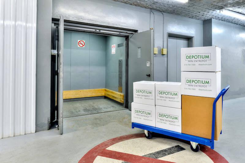 Rent Trois-Rivières storage units at 340 Boulevard du Saint Maurice. We offer a wide-range of affordable self storage units and your first 4 weeks are free!