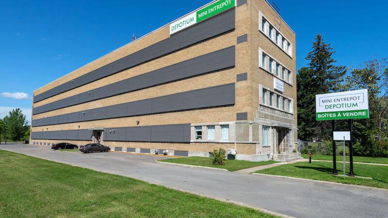 Rent Trois-Rivières storage units at 340 Boulevard du Saint Maurice. We offer a wide-range of affordable self storage units and your first 4 weeks are free!