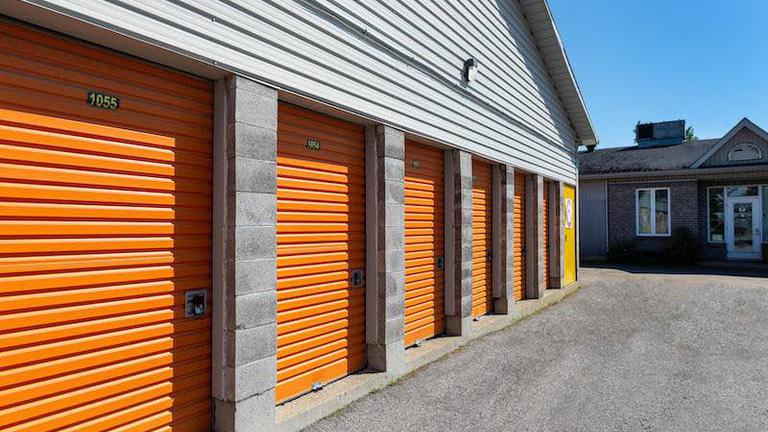Rent Trois-Rivières storage units at 2300 de la Sidbec S. We offer a wide-range of affordable self storage units and your first 4 weeks are free!