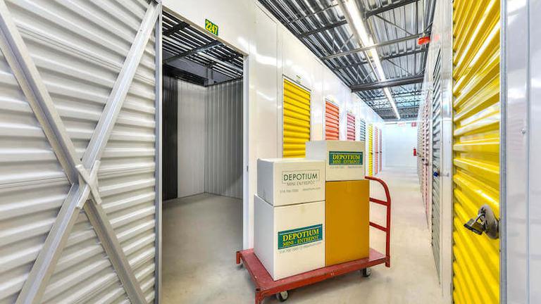 Rent Joliette storage units at 200 Rue des Entreprises. We offer a wide-range of affordable self storage units and your first 4 weeks are free!
