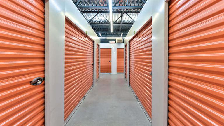 Rent Saint-Hubert storage units at 3350 Boulevard Sir-Wilfrid-Laurier. We offer a wide-range of affordable self storage units and your first 4 weeks are free!