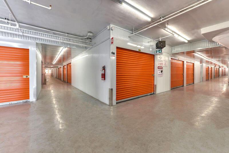 Rent Montreal storage units at 888 Rue Saint-Antoine O. We offer a wide-range of affordable self storage units and your first 4 weeks are free!