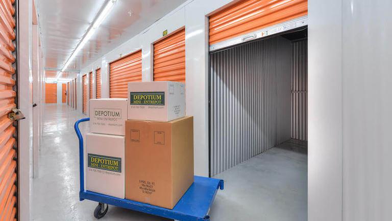 Rent Montreal storage units at 888 Rue Saint-Antoine O. We offer a wide-range of affordable self storage units and your first 4 weeks are free!