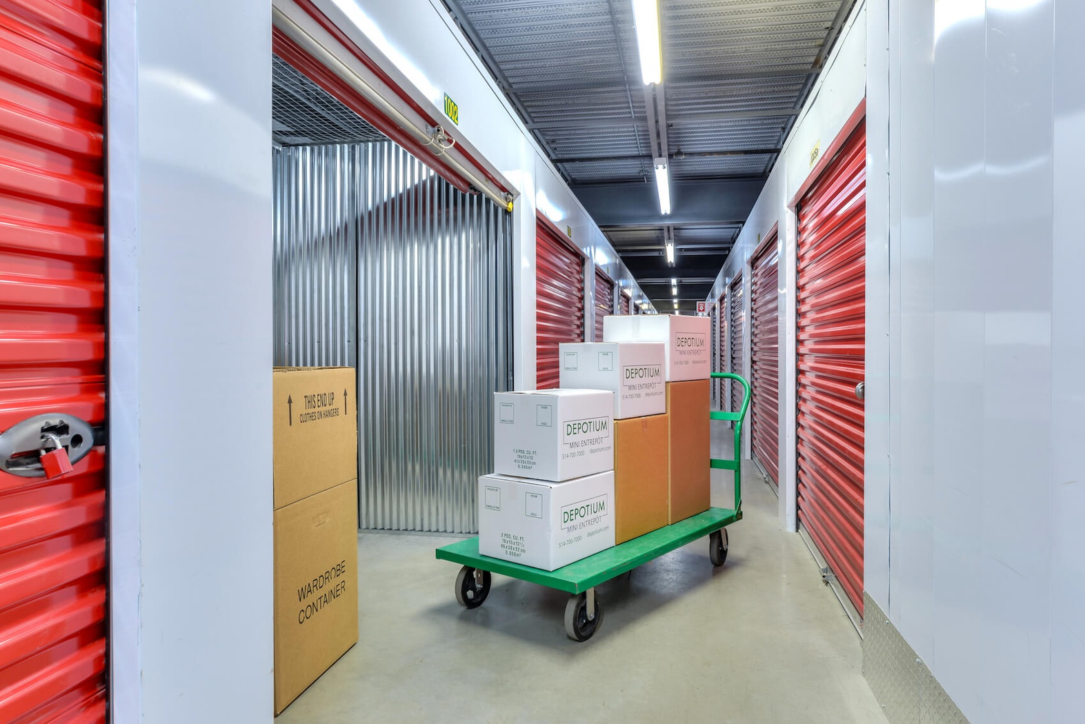 Rent Affordable Self Storage Units at 15949 Rue Sherbrooke Est