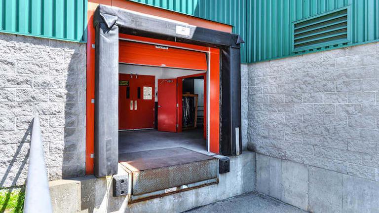 Rent Montreal storage units at 15949 Rue Sherbrooke Est. We offer a wide-range of affordable self storage units and your first 4 weeks are free!