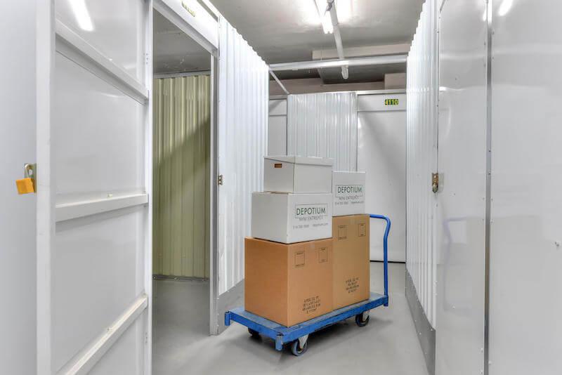 Rent Montreal storage units at 8469 8ième Ave. We offer a wide-range of affordable self storage units and your first 4 weeks are free!