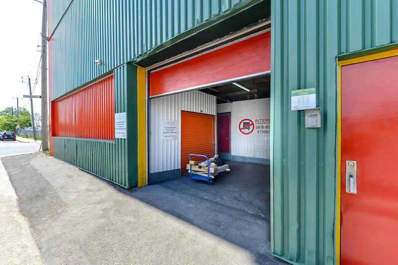 Rent Montreal storage units at 8469 8ième Ave. We offer a wide-range of affordable self storage units and your first 4 weeks are free!