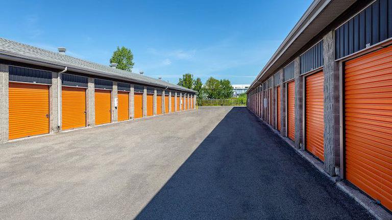Rent Saint-Eustache storage units at 900 Boul Industriel. We offer a wide-range of affordable self storage units and your first 4 weeks are free!