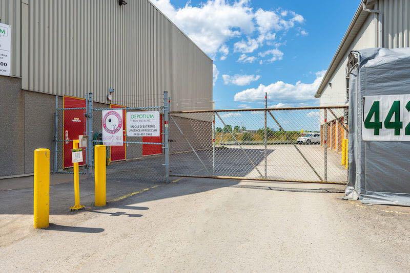 Rent Laval storage units at 4425 Avenue des Industries. We offer a wide-range of affordable self storage units and your first 4 weeks are free!