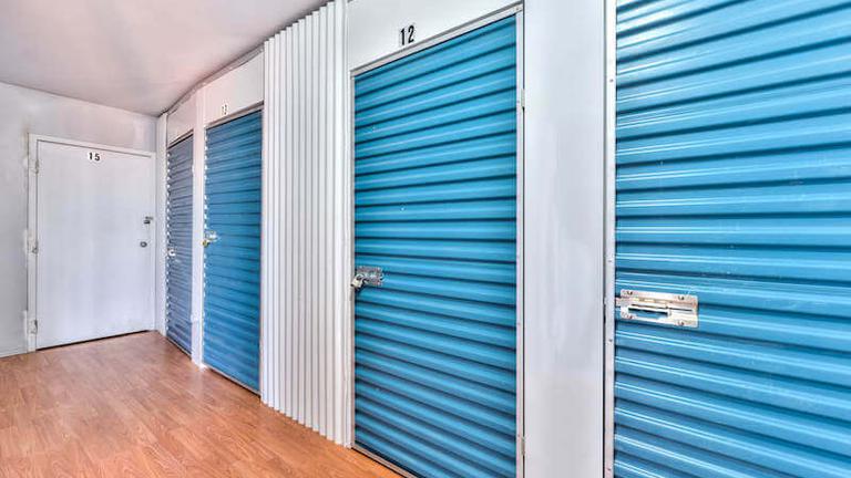 Rent St-Jérôme storage units at 5 Rue John F. Kennedy. We offer a wide-range of affordable self storage units and your first 4 weeks are free!