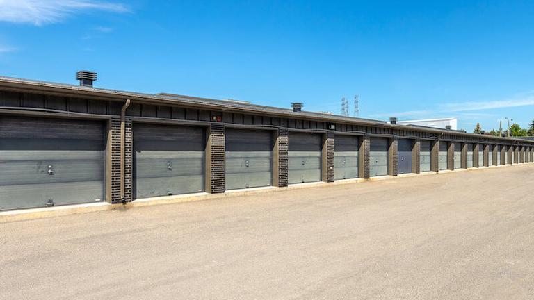 Rent Saint-Eustache storage units at 405 Avenue Mathers. We offer a wide-range of affordable self storage units and your first 4 weeks are free!