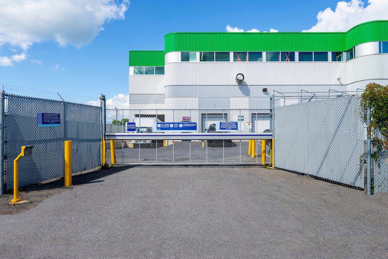Rent Brossard storage units at 2600 Boulevard Matte. We offer a wide-range of affordable self storage units and your first 4 weeks are free!